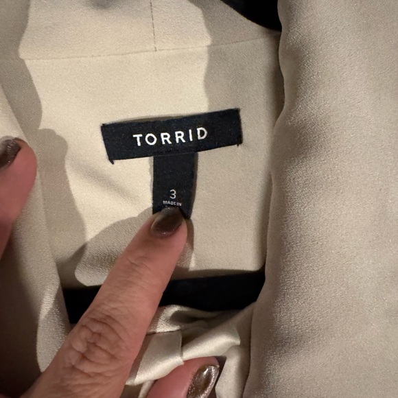 Torrid cream/white blazer, size 3. - Picture 2 of 2